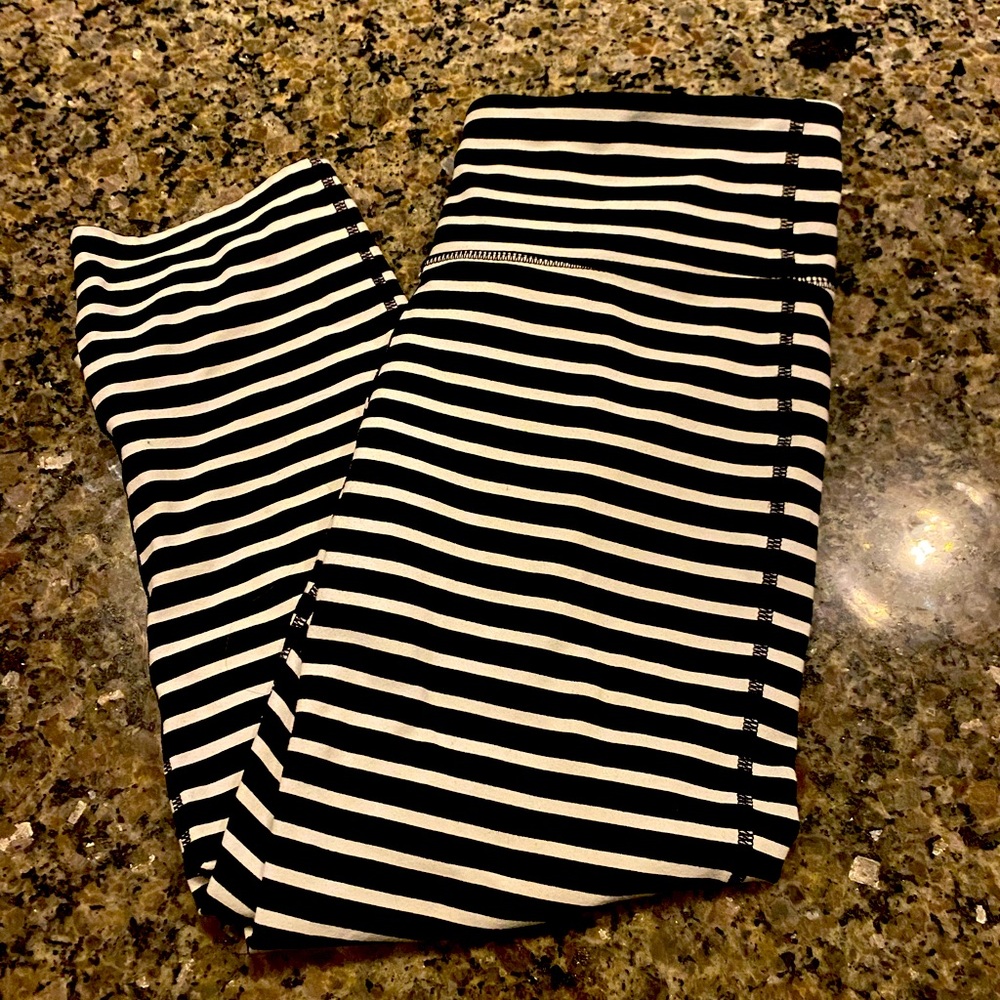 Women’s athletic capri pants